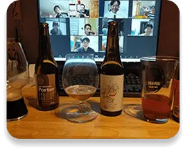 オンライン飲み会をしている写真